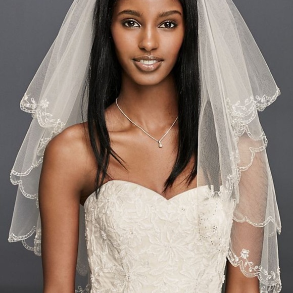 Fingertip Length Scallop Edge Veil- David's Bridal